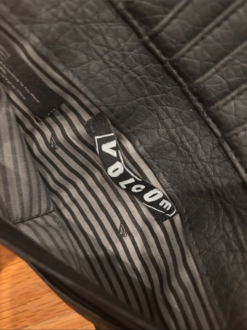 Volcom Long Wallet - Picture 8 of 13